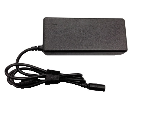 Alimentatore Universale GBC per Notebook e Monitor 84W Affidabile